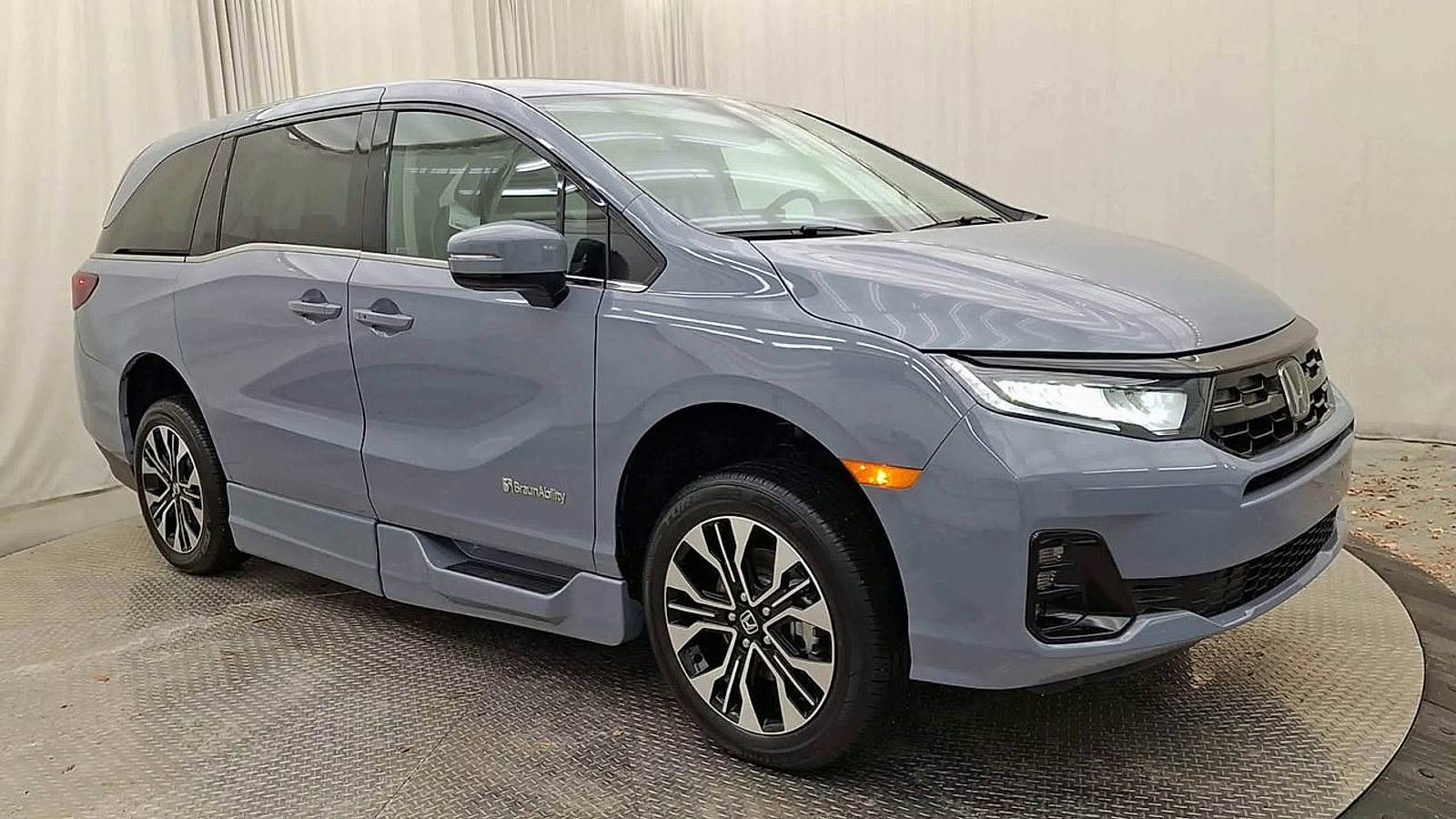 Used 2026 Honda Odyssey Elite image 5