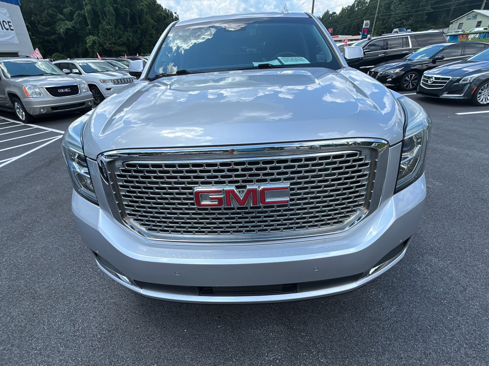 Used 2017 GMC Yukon SLT AWD/4WD image 8