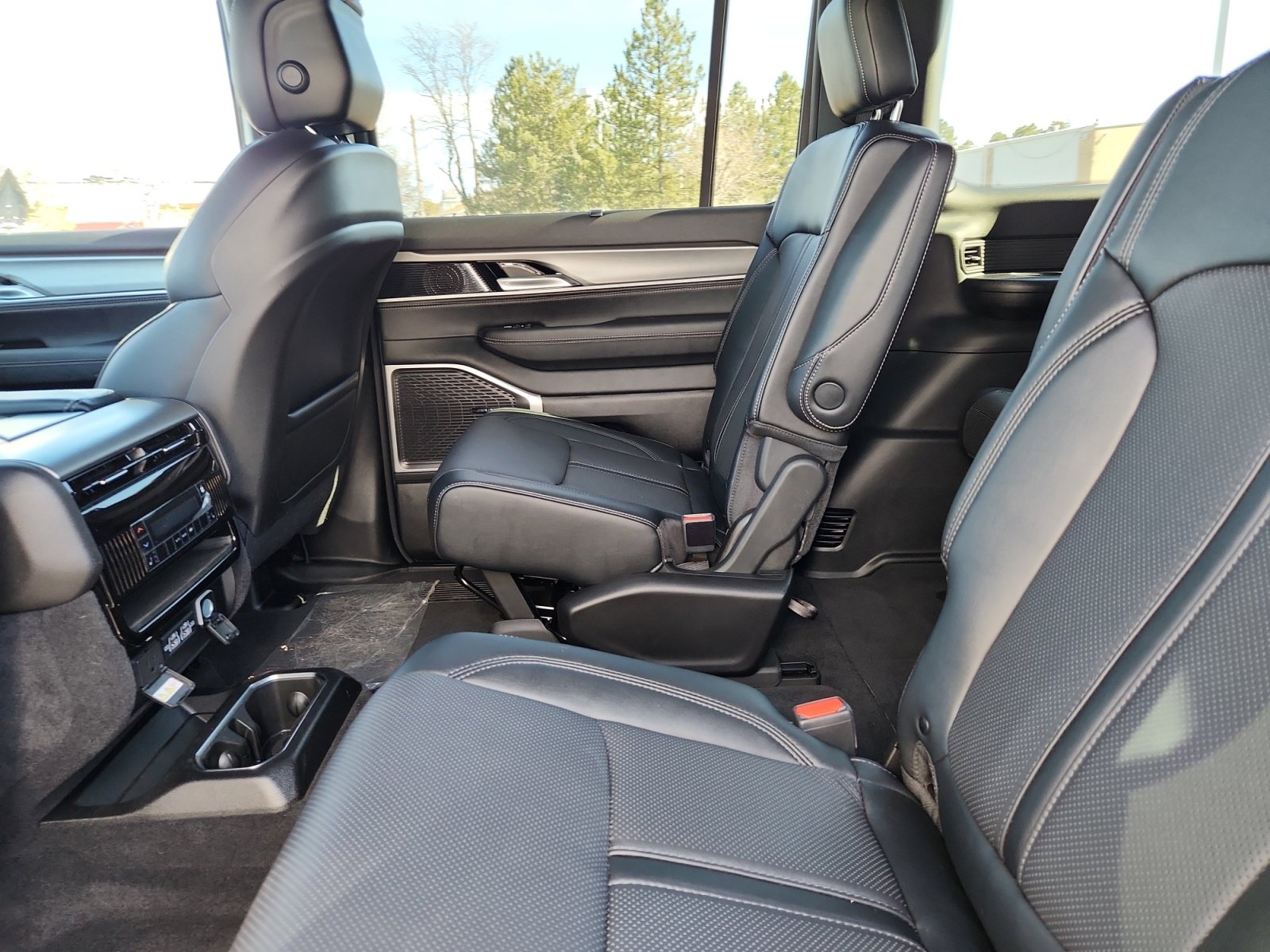 New 2025 Jeep Wagoneer Series II w/ Convenience Group I AWD/4WD image 22