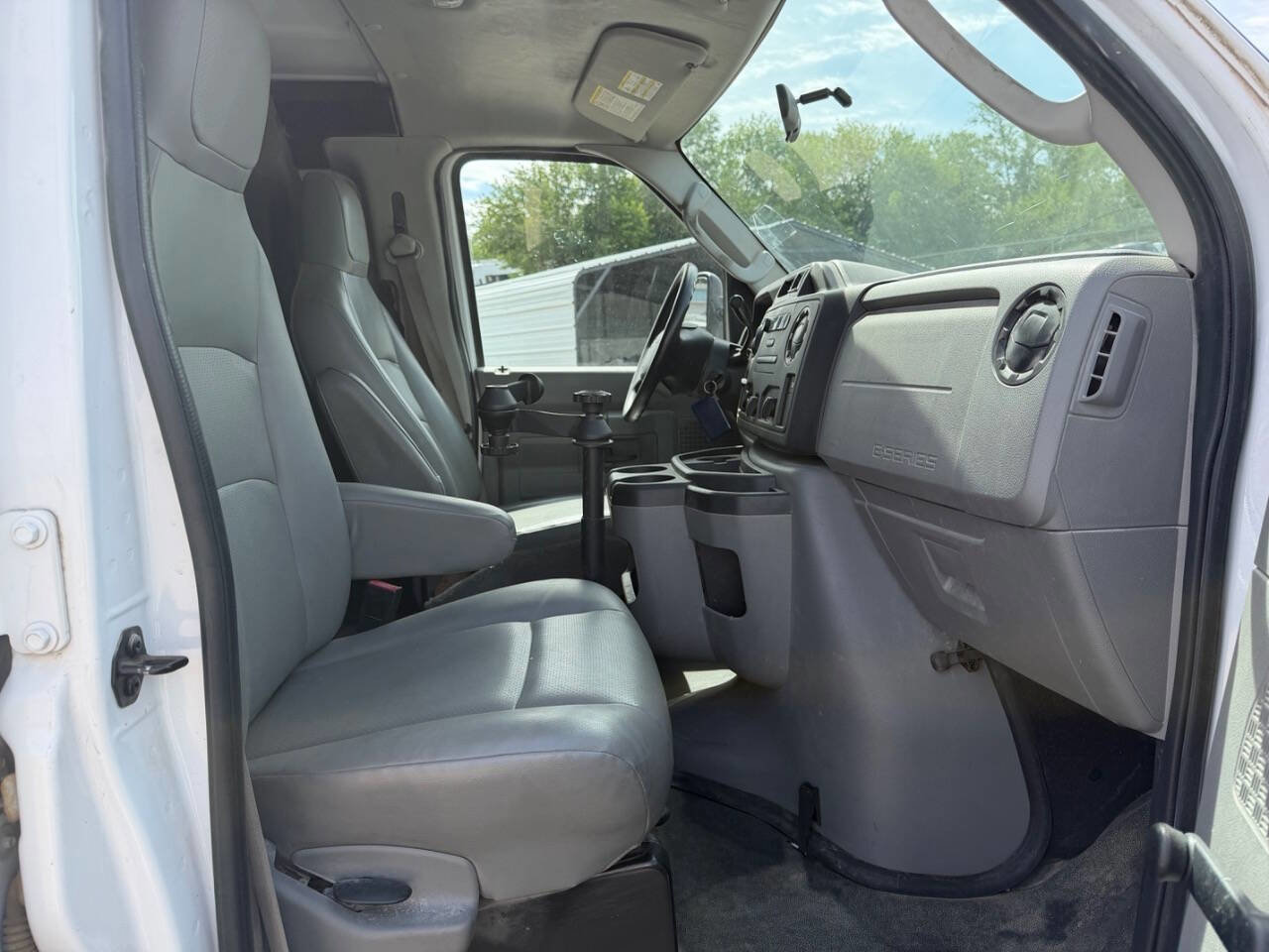 Used 2014 Ford E-150 and Econoline 150 RWD image 16
