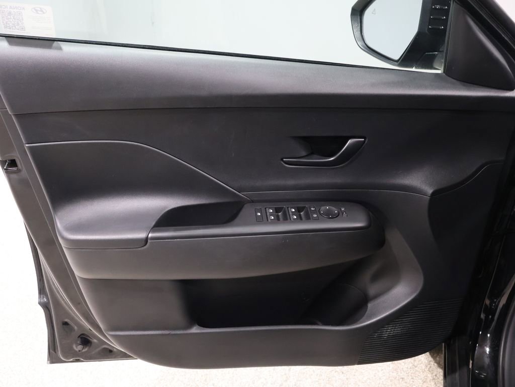 Used 2025 Hyundai Kona SEL image 13