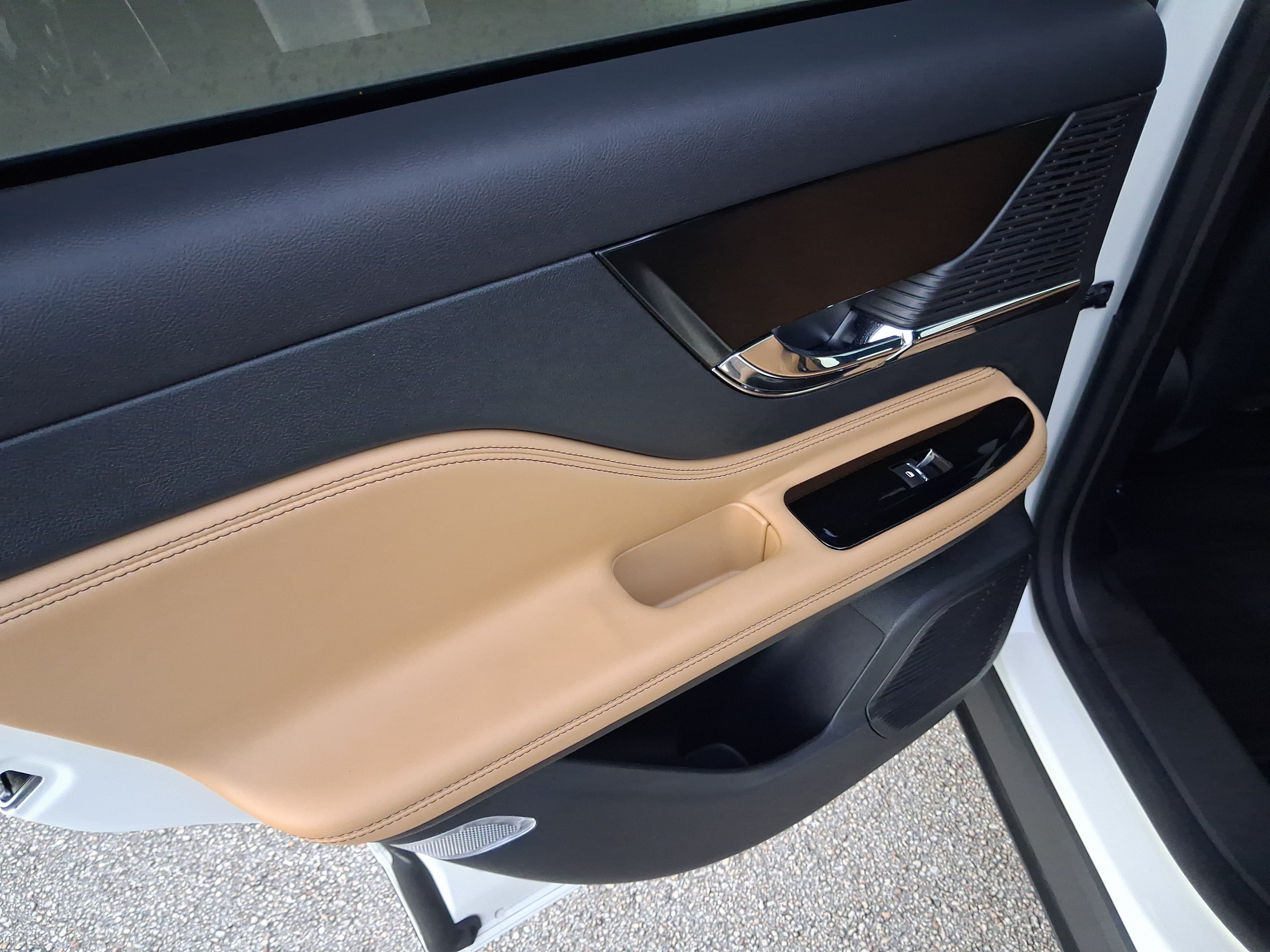 Certified 2022 Lincoln Corsair Reserve w/ Elements Package FWD image 9