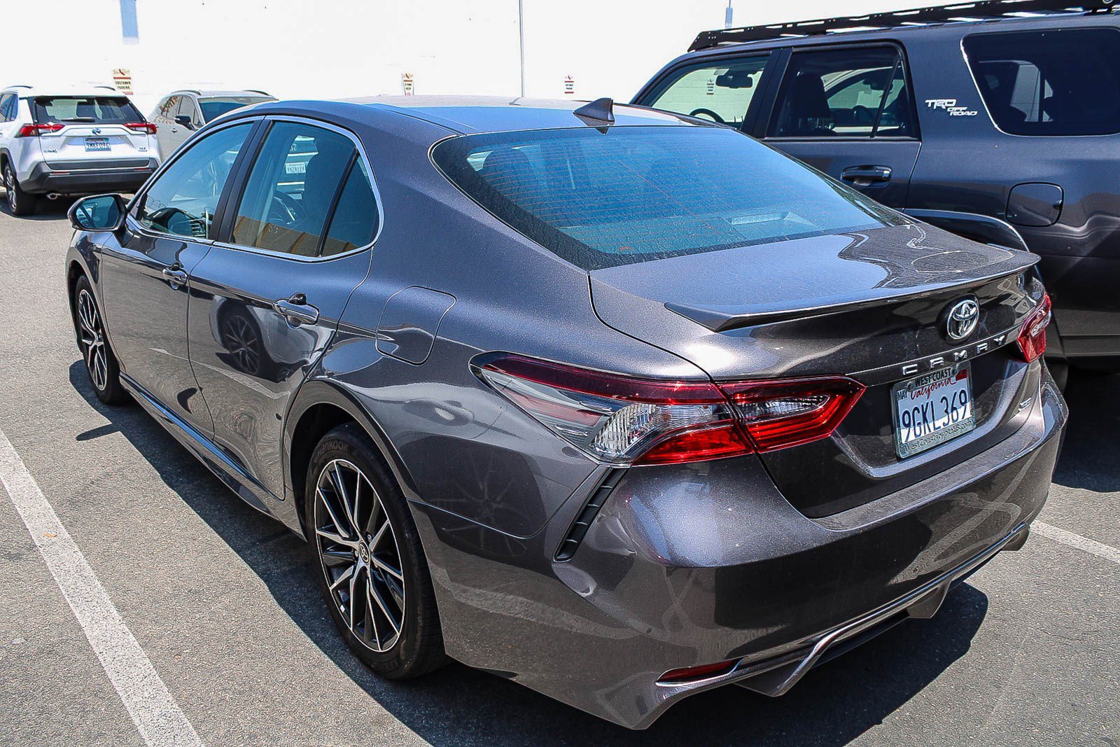Used 2023 Toyota Camry SE FWD image 9
