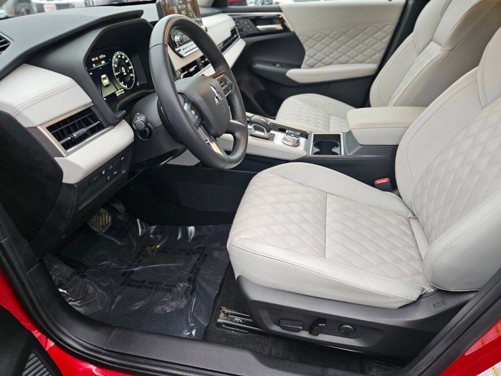 Used 2023 Mitsubishi Outlander SEL image 18