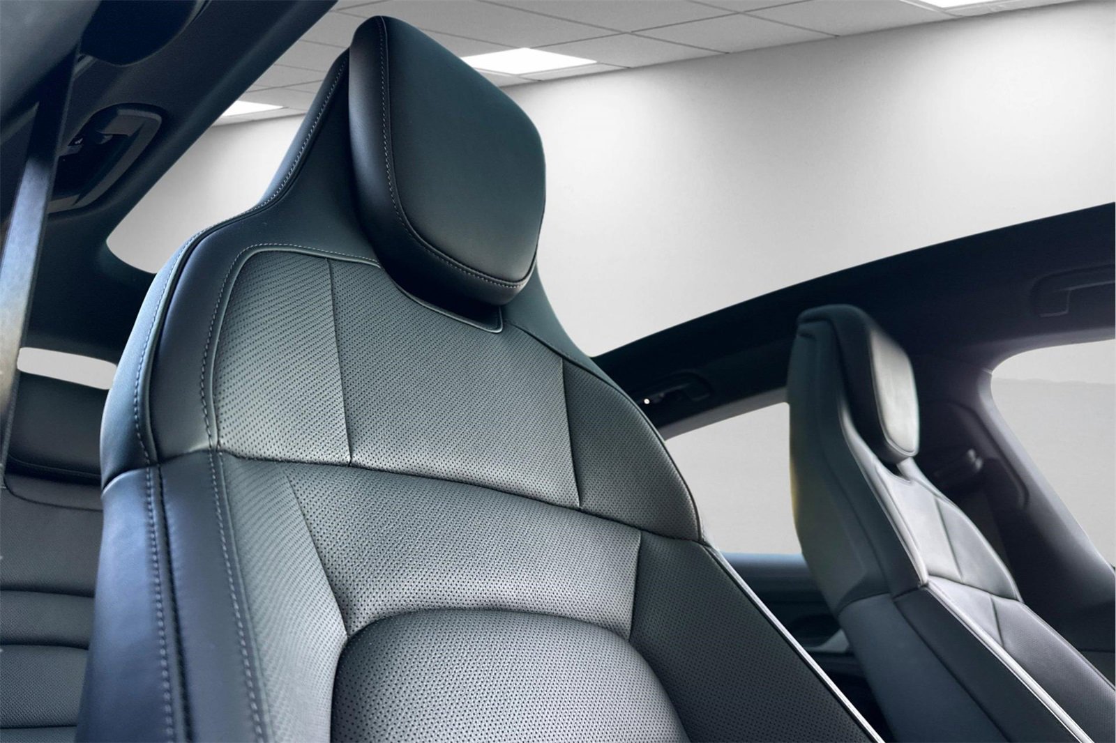 New 2025 Porsche Taycan image 17