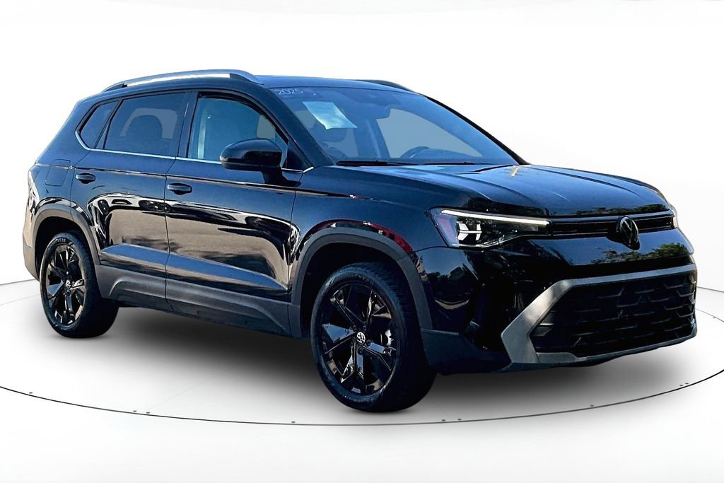 Certified 2025 Volkswagen Taos SE w/ Panoramic Sunroof Package image 1