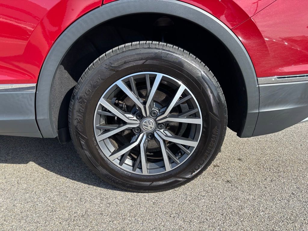 Used 2020 Volkswagen Tiguan SE w/ Panoramic Sunroof Package image 34