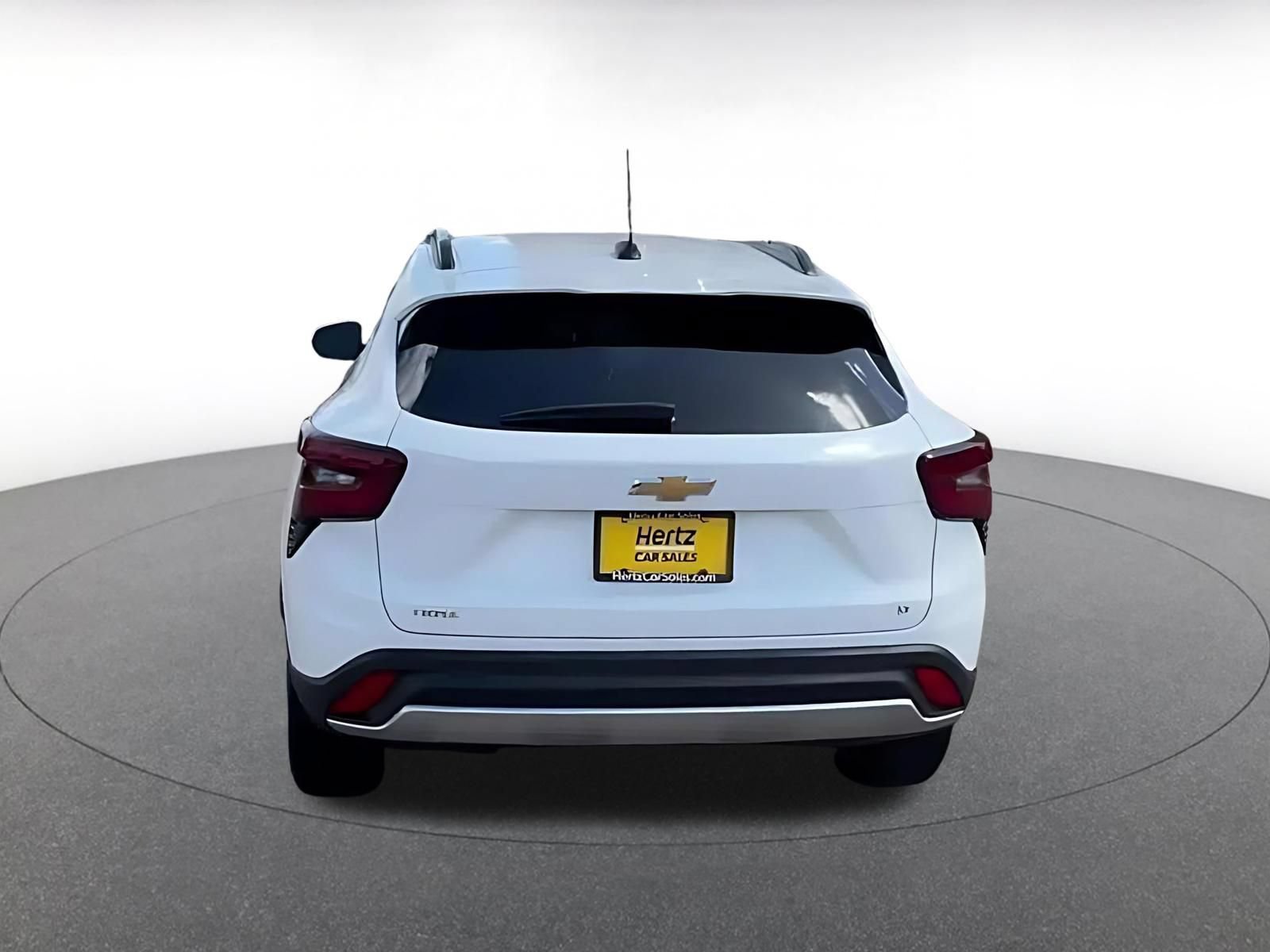 Used 2025 Chevrolet Trax LT FWD image 10