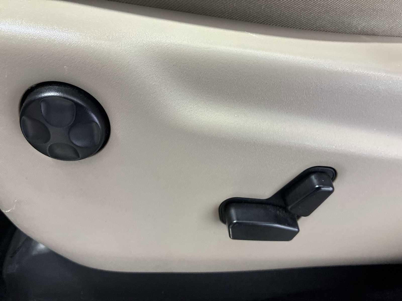 Certified 2019 Jeep Grand Cherokee Limited w/ Luxury Group II image 14