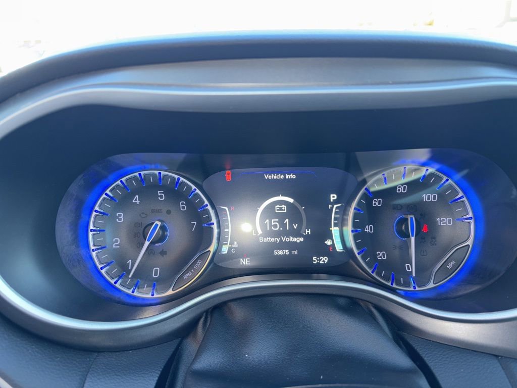 Used 2024 Chrysler Pacifica Touring-L FWD image 19