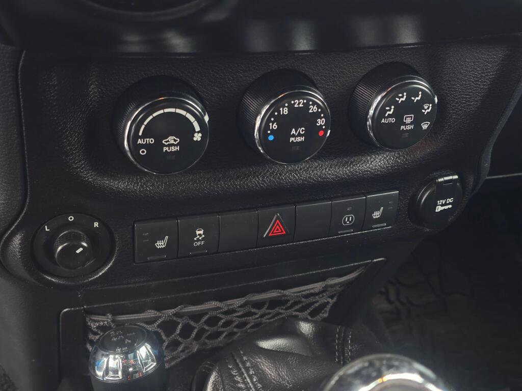 Used 2017 Jeep Wrangler Unlimited Sahara AWD/4WD image 18