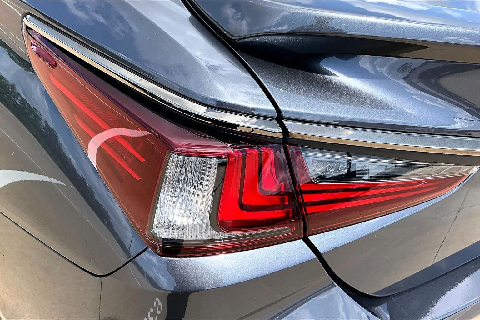 Used 2024 Lexus ES 350 F Sport w/ Accessory Package (Z2) FWD image 29