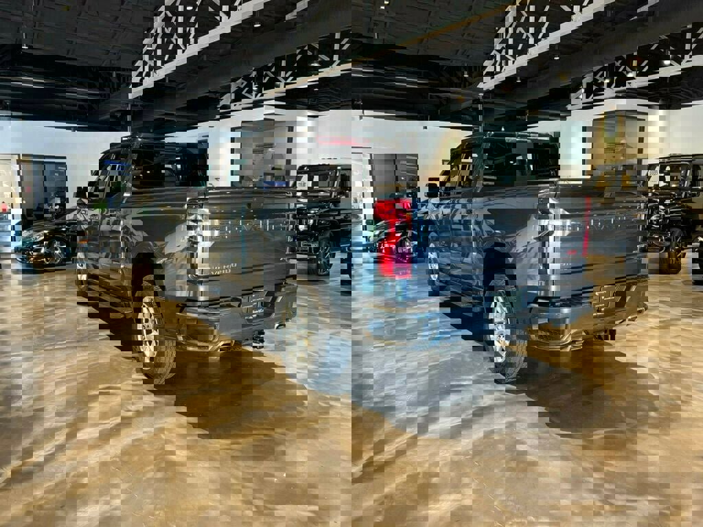 Used 2022 Chevrolet Silverado 1500 RST image 3
