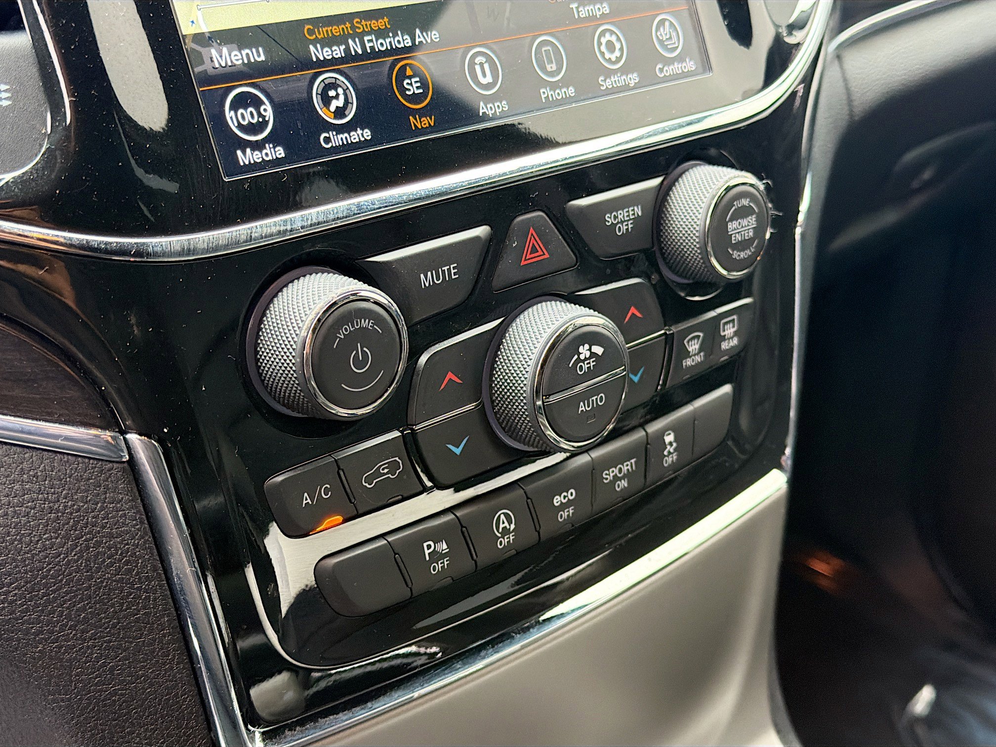 Used 2020 Jeep Grand Cherokee Overland image 32