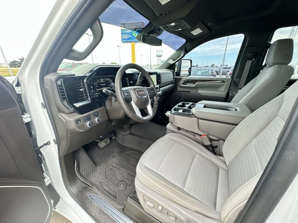 Used 2025 GMC Sierra 2500 SLE w/ SLE Value Package; AWD/4WD image 10