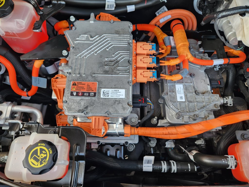 Used 2023 Chevrolet Bolt EUV LT FWD image 30