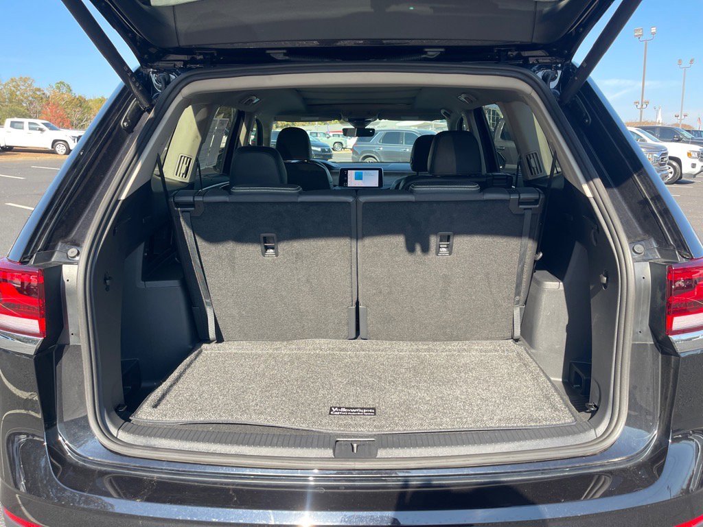 Used 2025 Volkswagen Atlas SE image 16