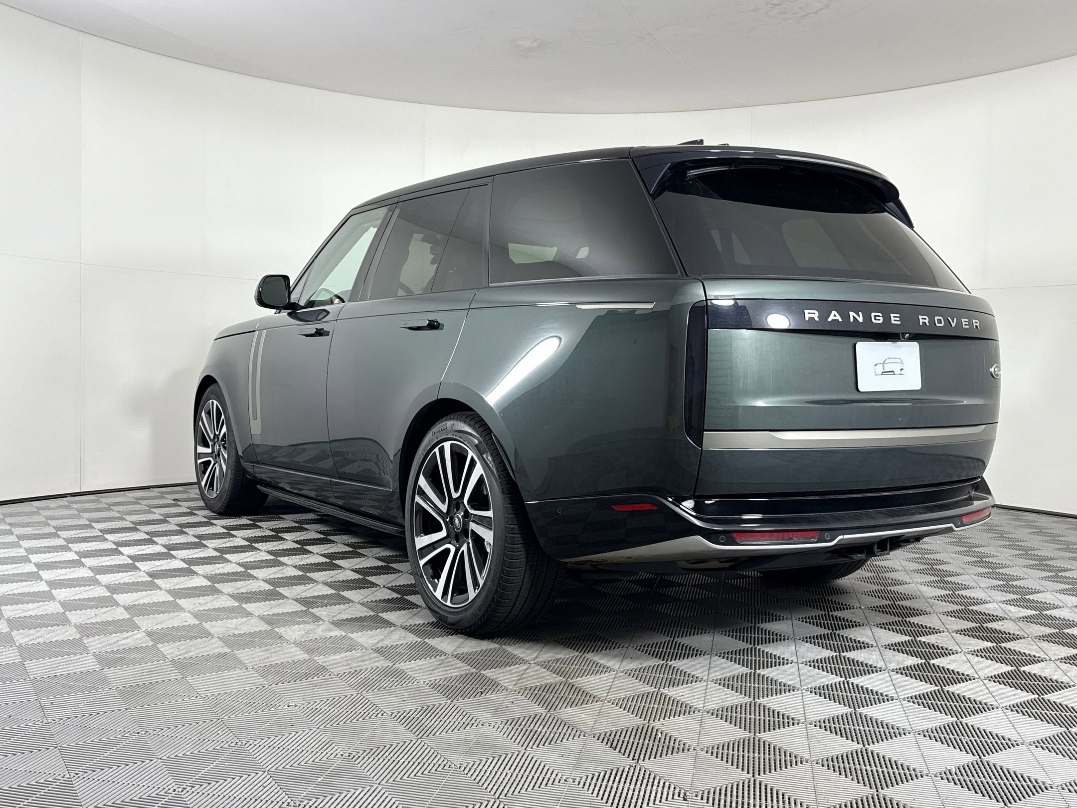Used 2023 Land Rover Range Rover SE image 3