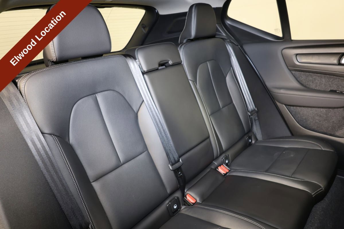 Used 2025 Volvo XC40 B5 Core AWD/4WD image 12