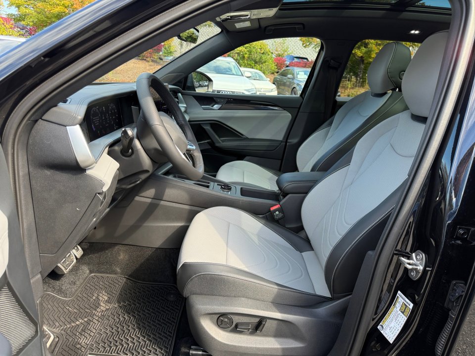 New 2026 Volkswagen Tiguan SE R-Line image 30