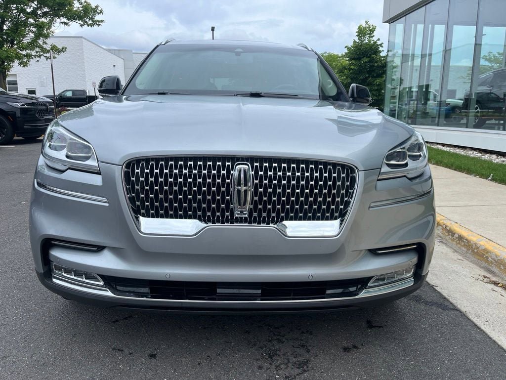 Used 2023 Lincoln Aviator Reserve w/ Equipment Group 201A AWD/4WD image 2
