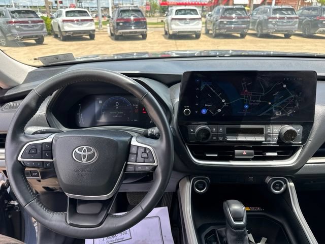 Used 2024 Toyota Grand Highlander AWD image 11