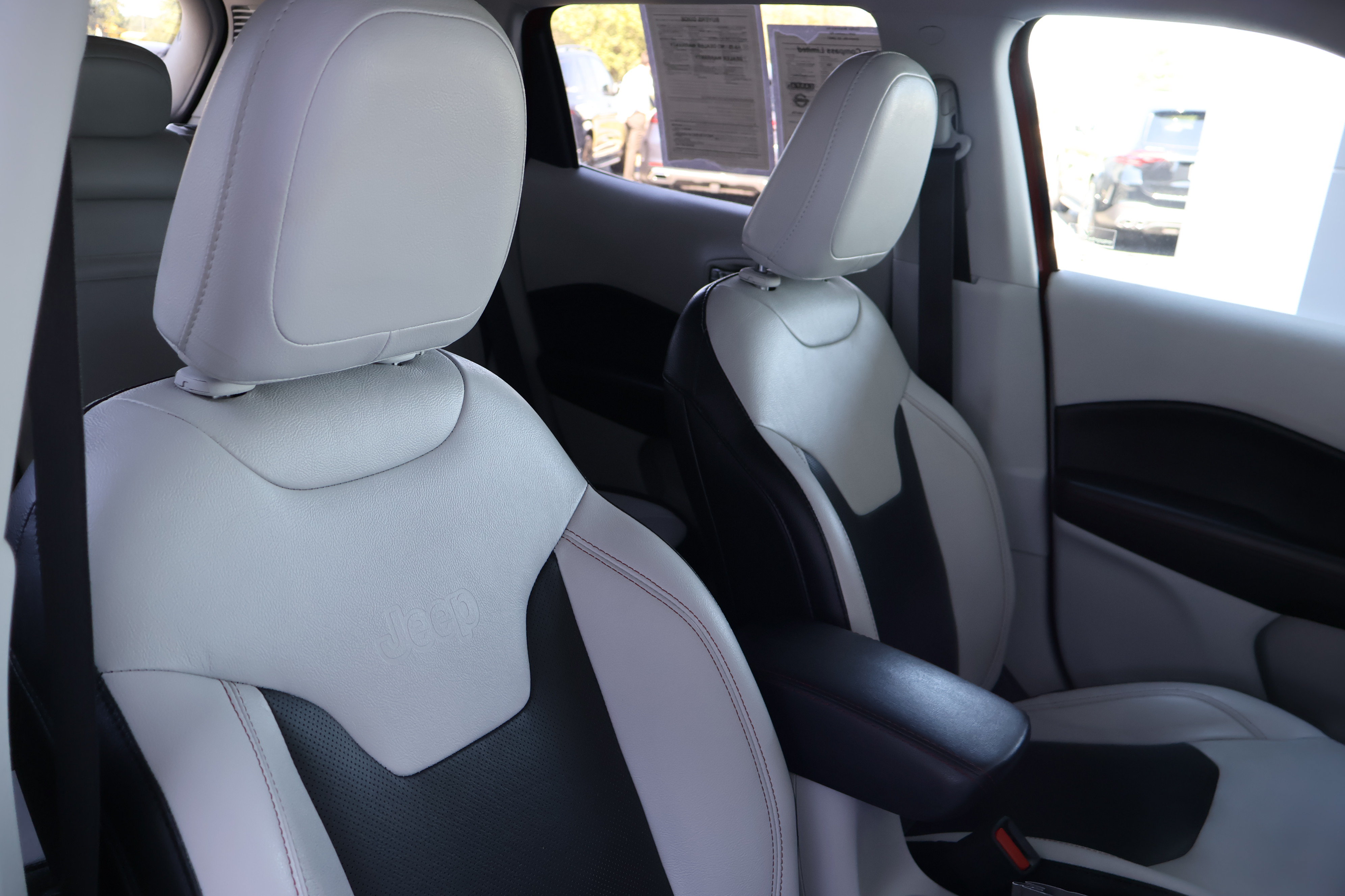 Used 2019 Jeep Compass Limited FWD image 28