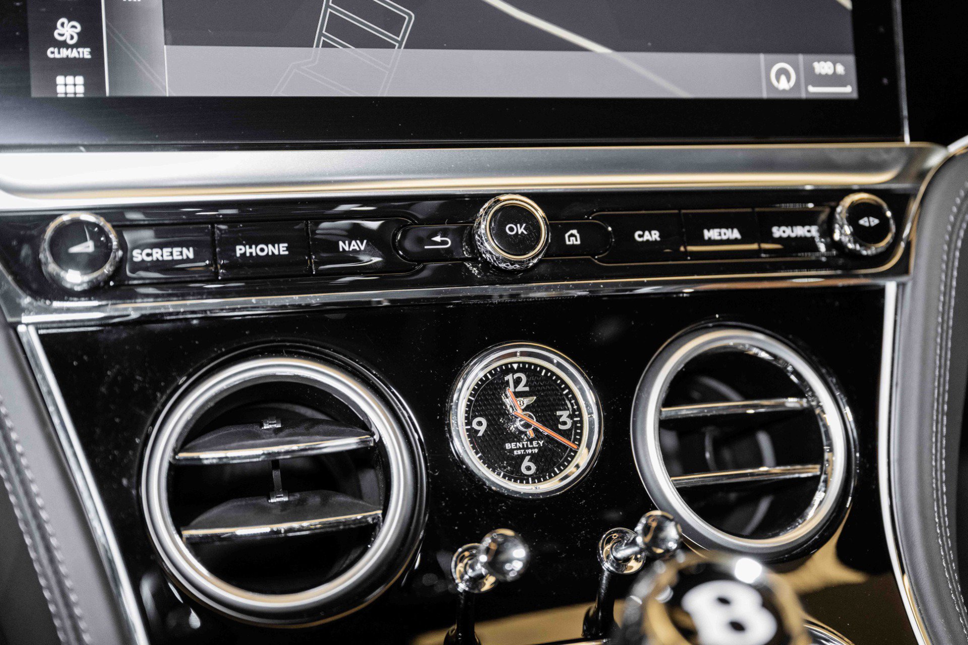 Used 2024 Bentley Continental GT V8 image 31