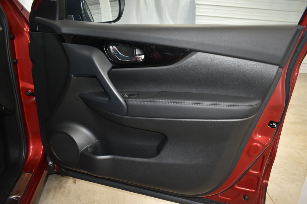 Used 2020 Nissan Rogue Sport SV w/ All-Weather Package image 28