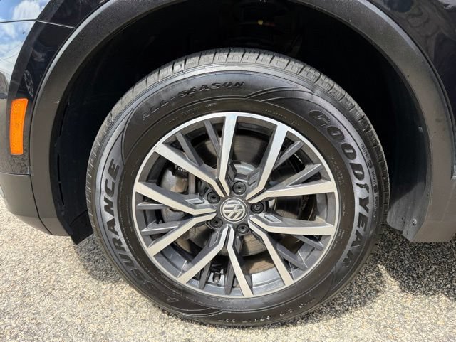Used 2020 Volkswagen Tiguan SE AWD/4WD image 37
