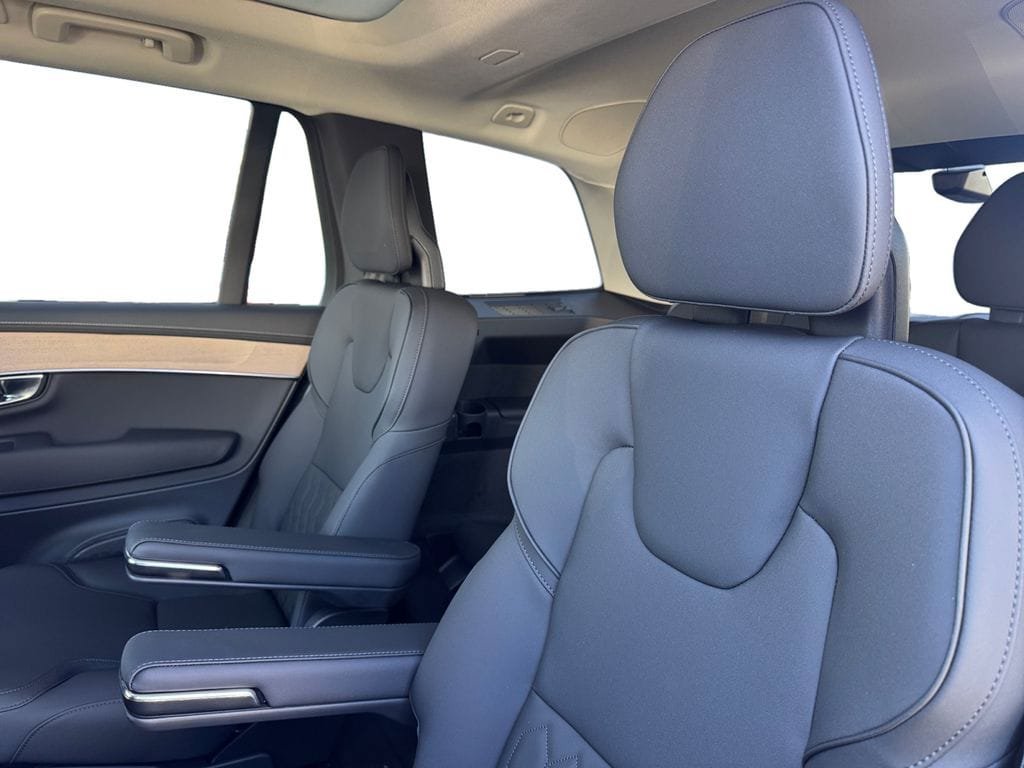 New 2026 Volvo XC90 B6 Plus w/ Protection Package Premier AWD/4WD image 24