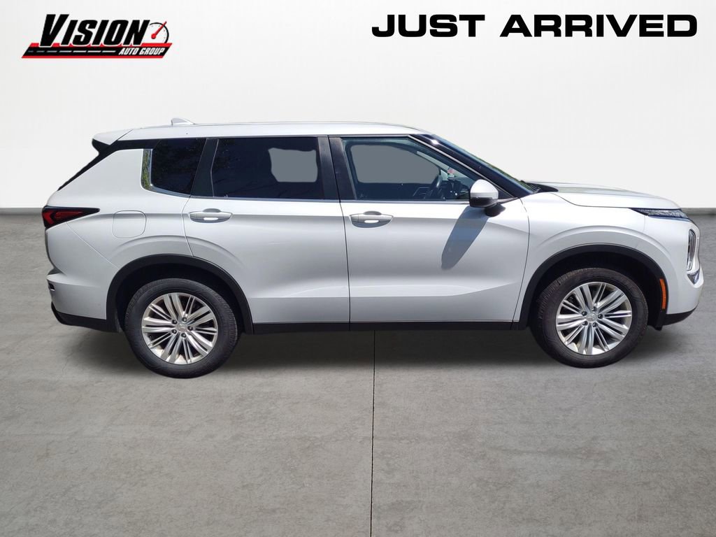 Used 2022 Mitsubishi Outlander ES AWD/4WD image 6