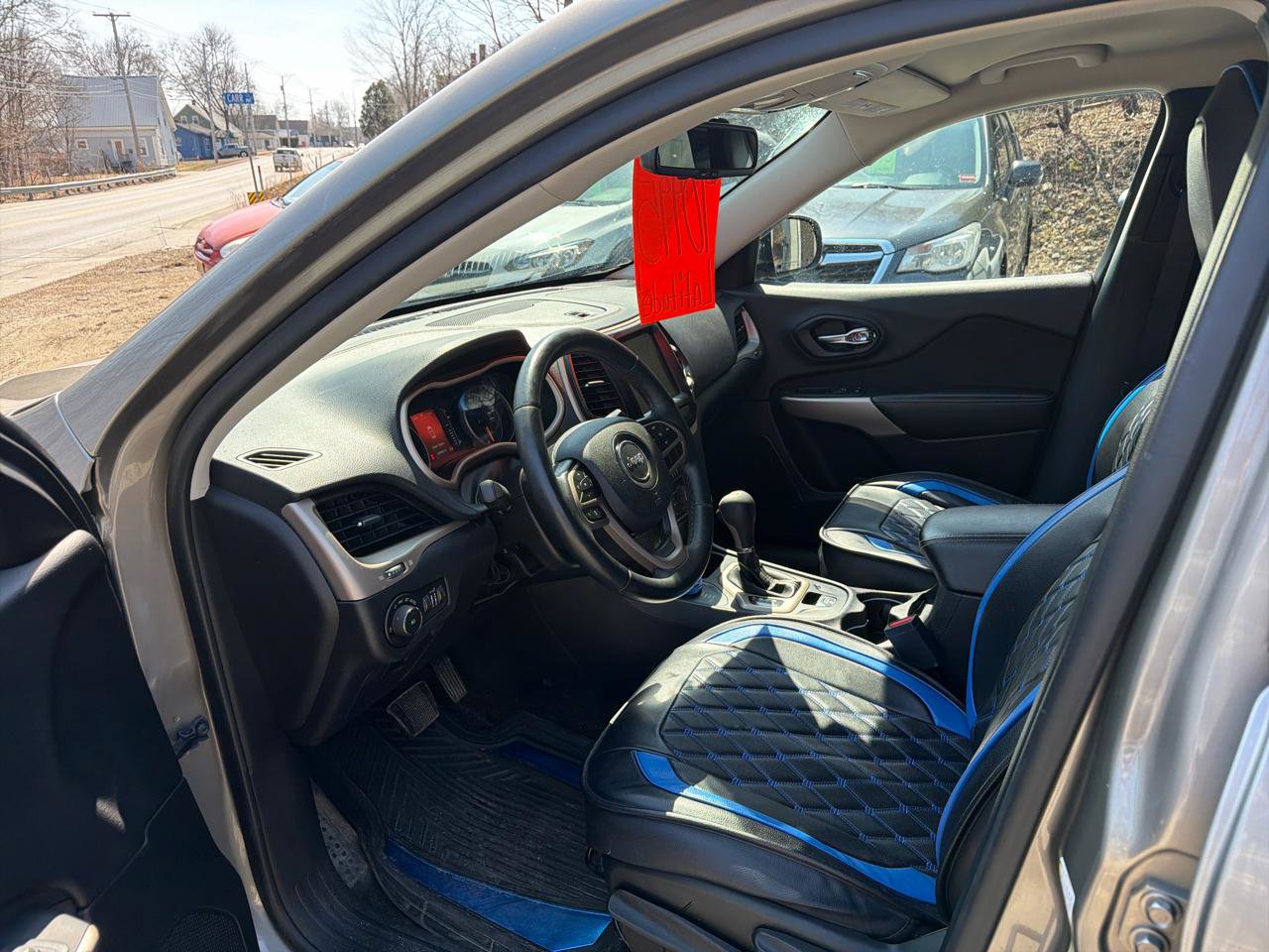 Used 2017 Jeep Cherokee Latitude w/ Cold Weather Group AWD/4WD image 7