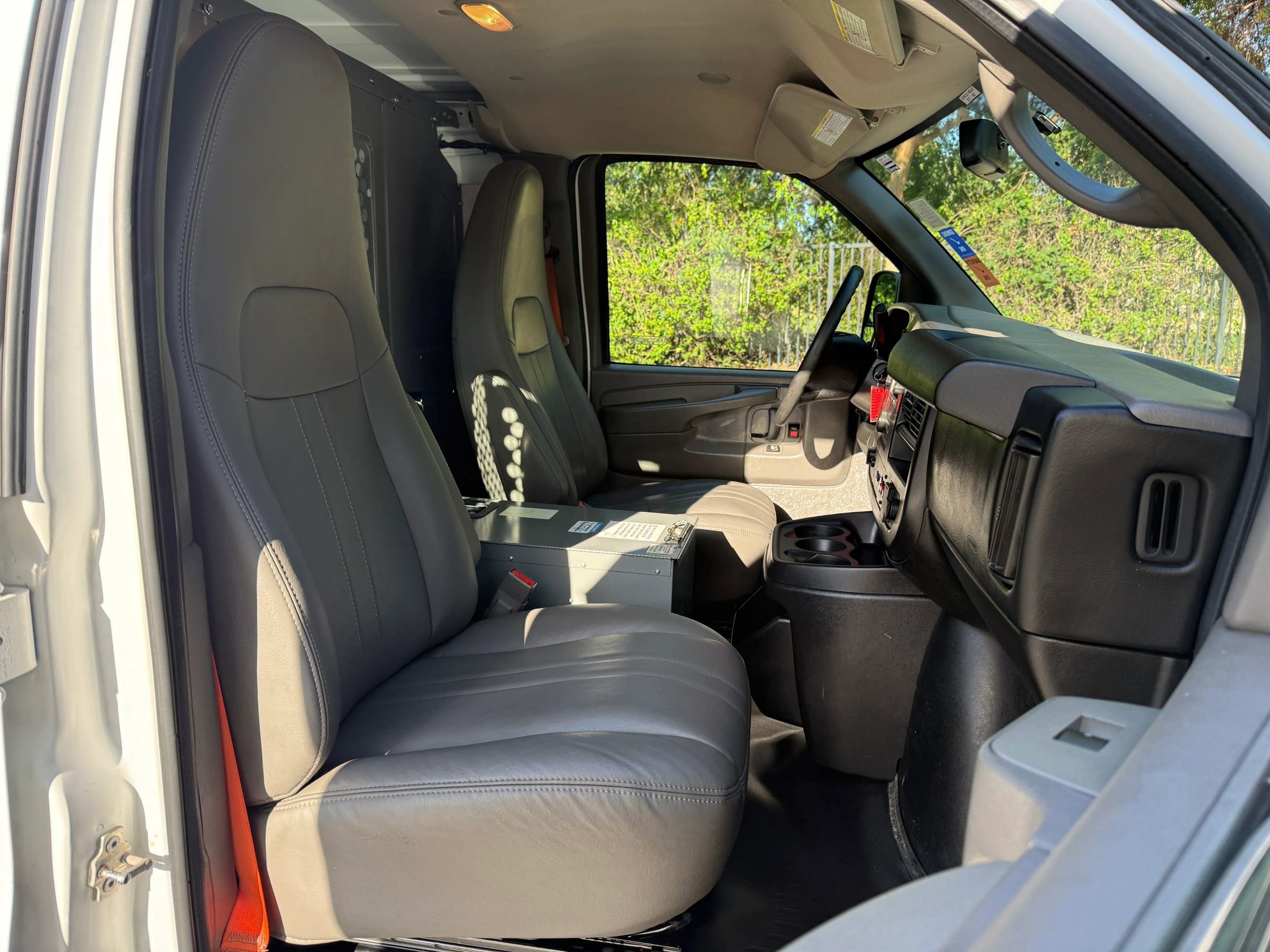 Used 2015 Chevrolet Express 2500 image 23