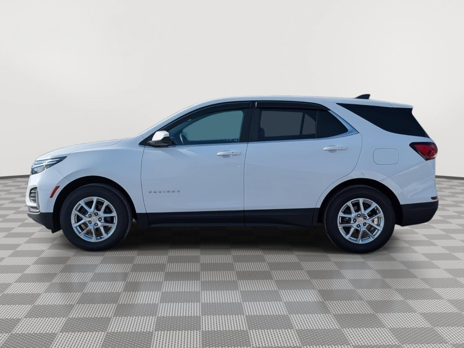 Used 2022 Chevrolet Equinox LT AWD/4WD image 2