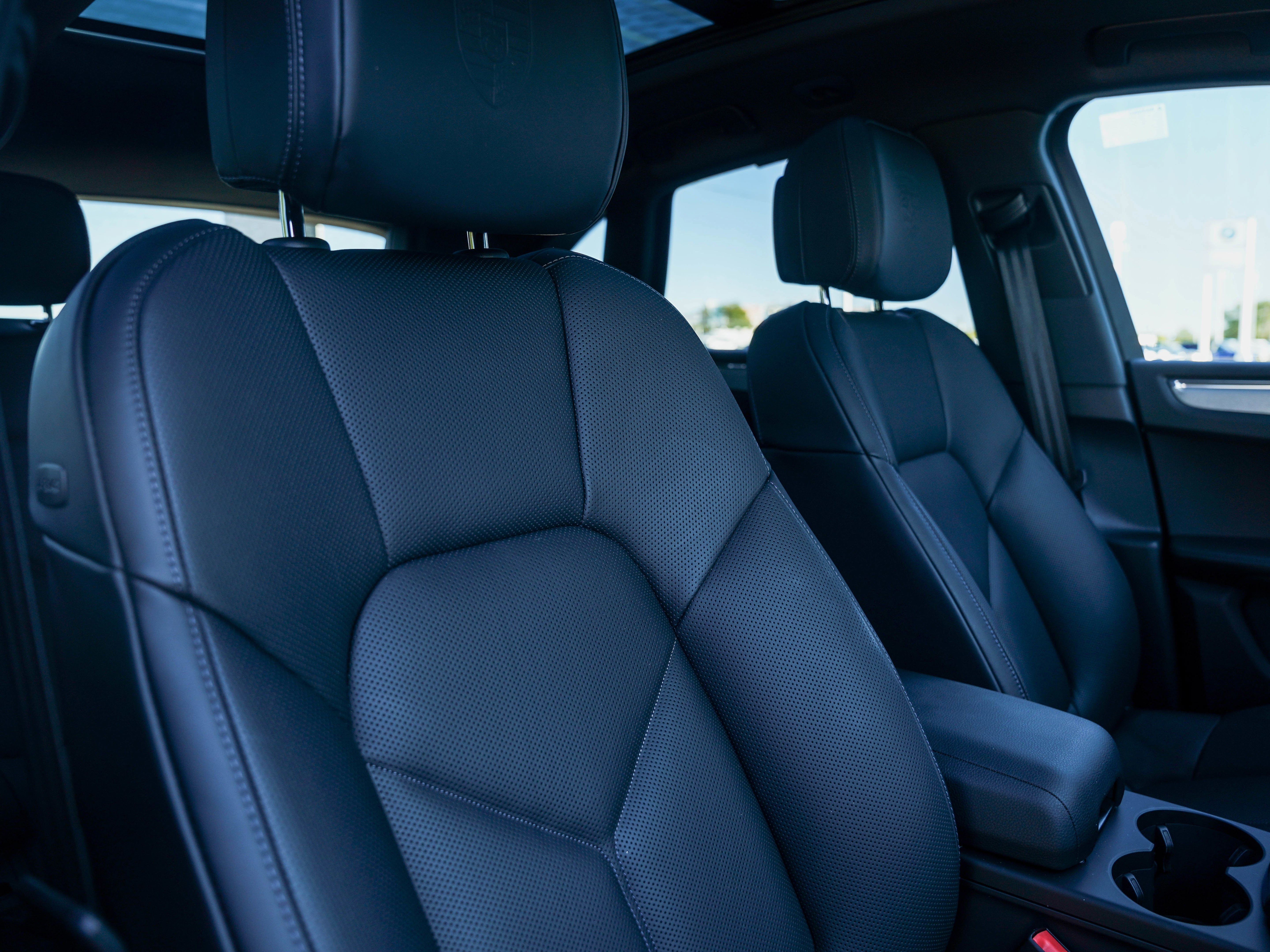 Certified 2026 Porsche Macan AWD/4WD image 35