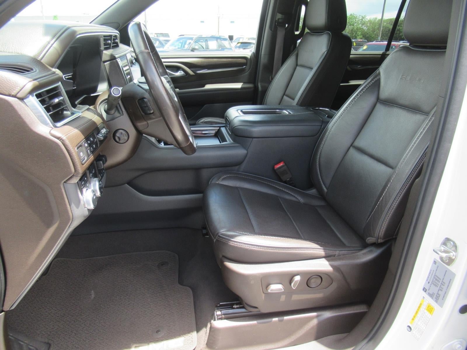 Used 2022 GMC Yukon XL Denali w/ Advanced Technology Package AWD/4WD image 18