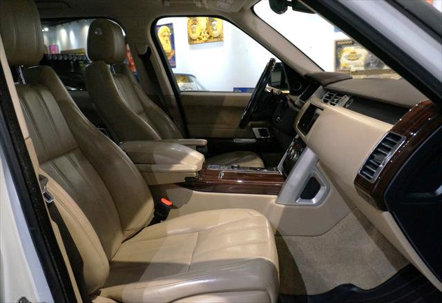 Used 2017 Land Rover Range Rover HSE image 12