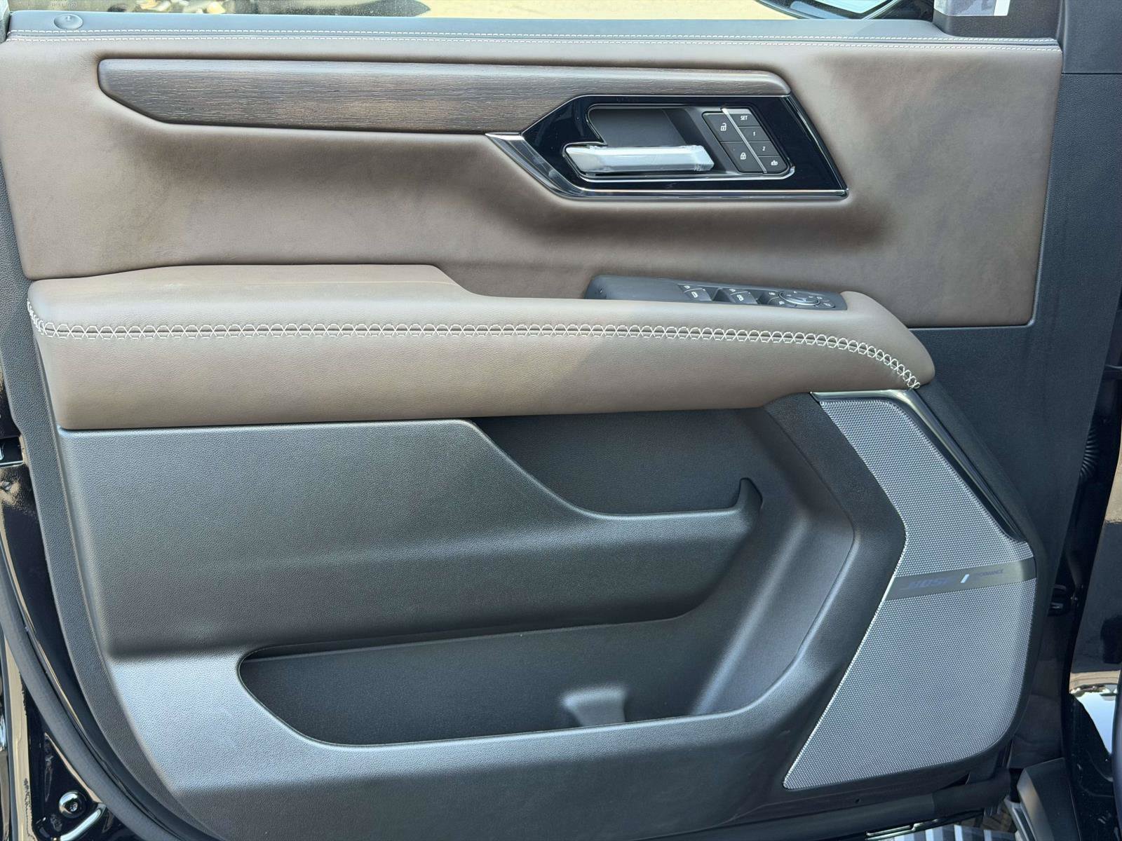 New 2026 GMC Yukon Denali Ultimate AWD/4WD image 6