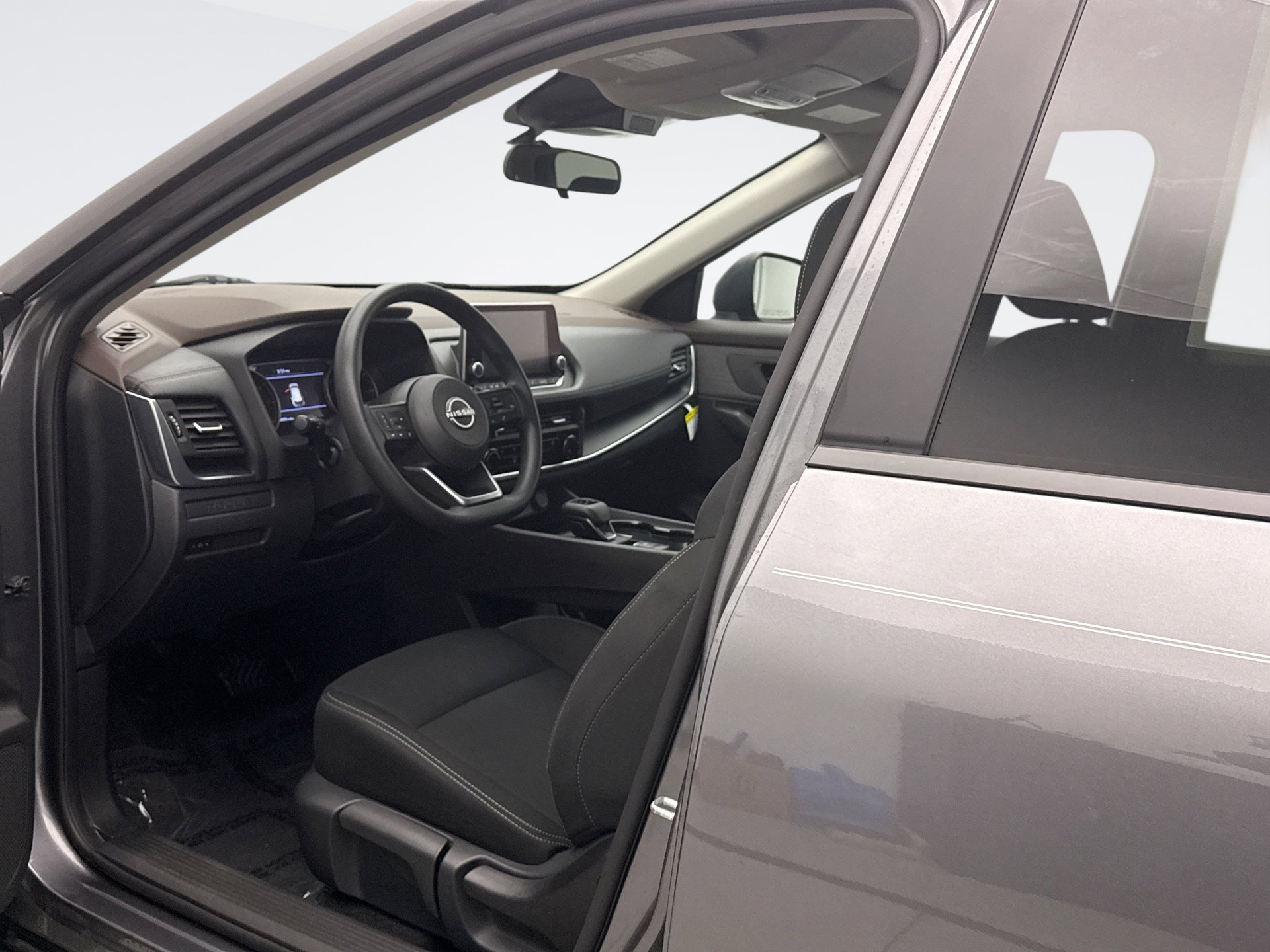 Used 2023 Nissan Rogue S image 10