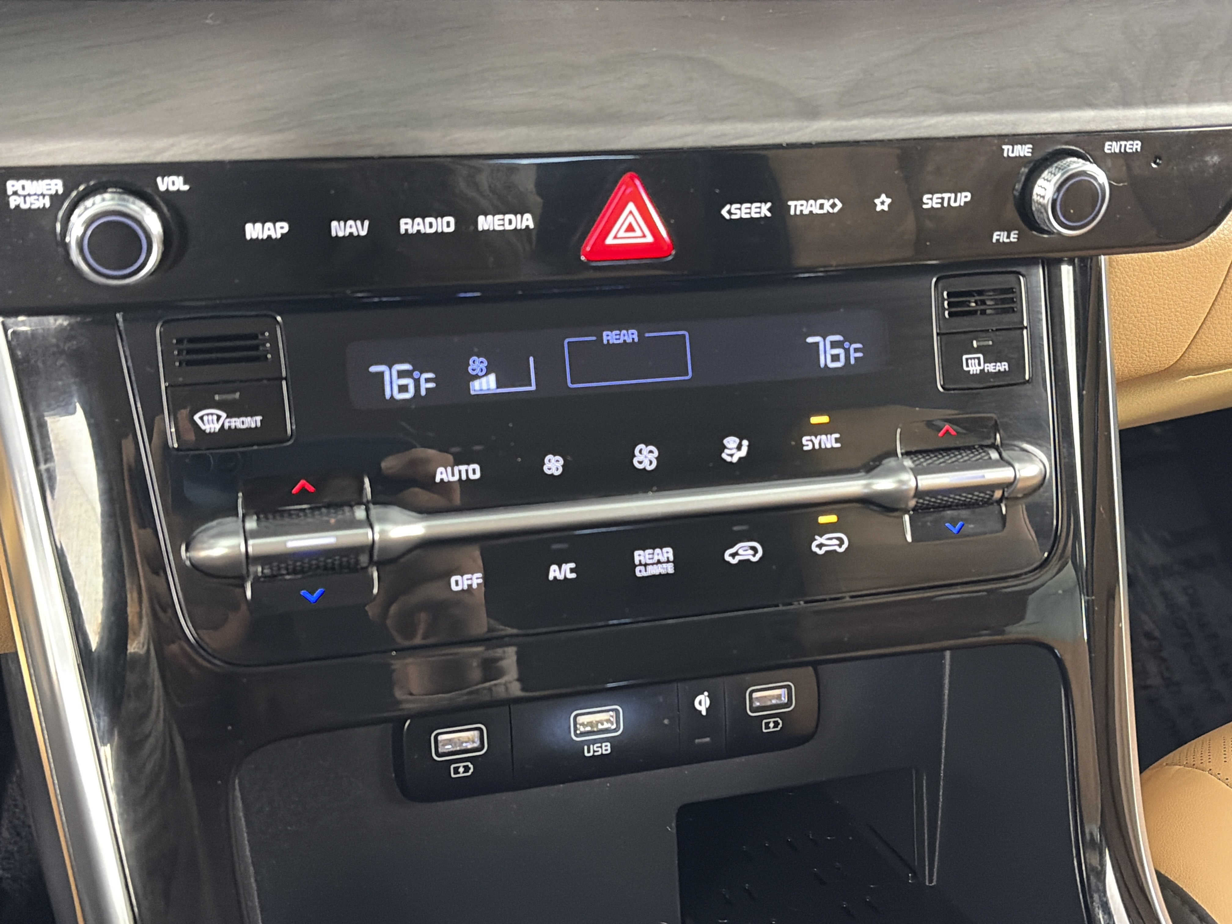 Certified 2023 Kia Carnival EX FWD image 23