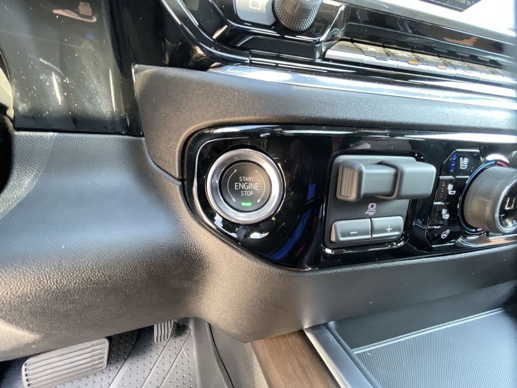 Certified 2025 Chevrolet Silverado 1500 High Country AWD/4WD image 17