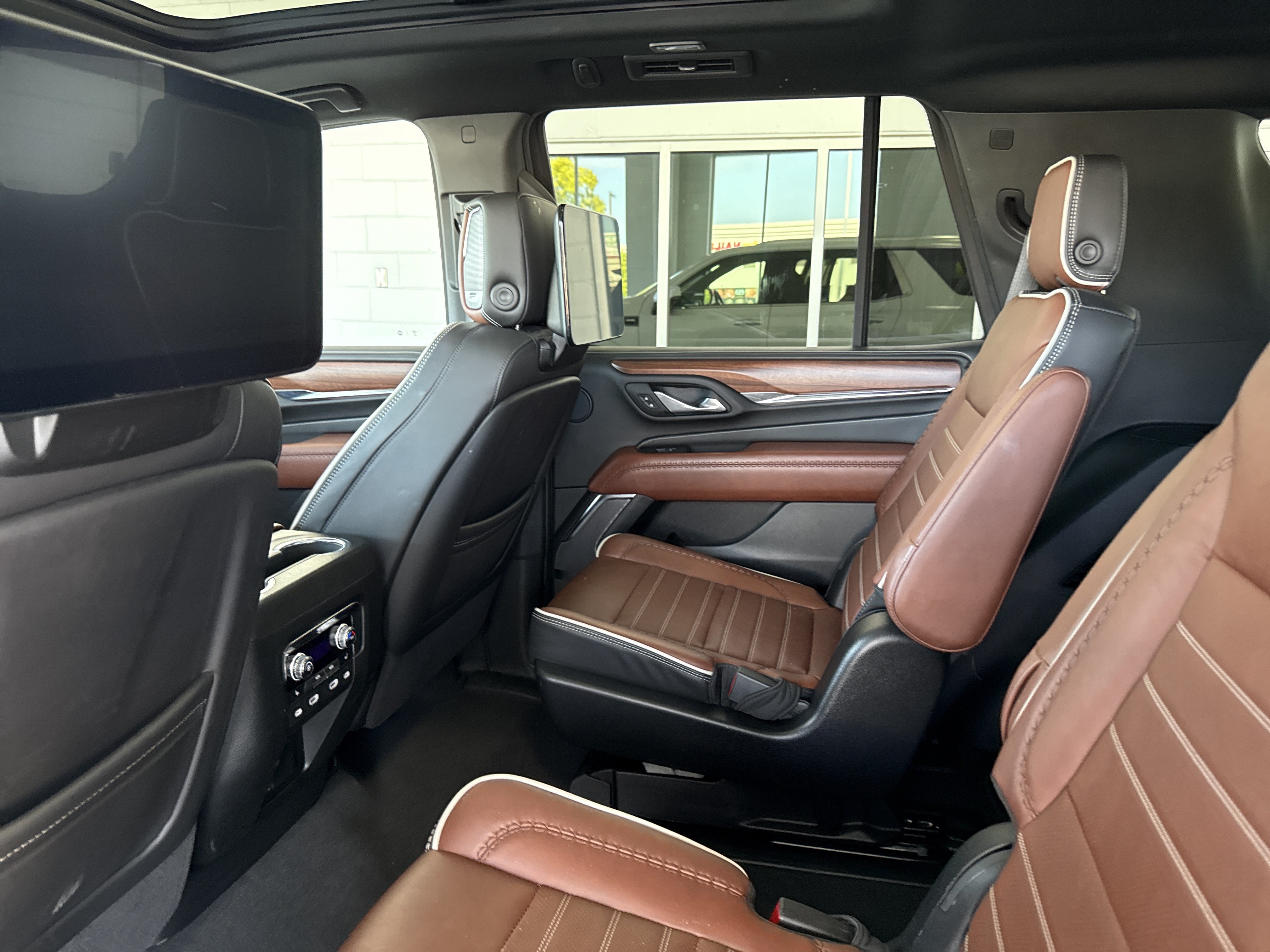 Used 2024 GMC Yukon Denali Ultimate AWD/4WD image 33