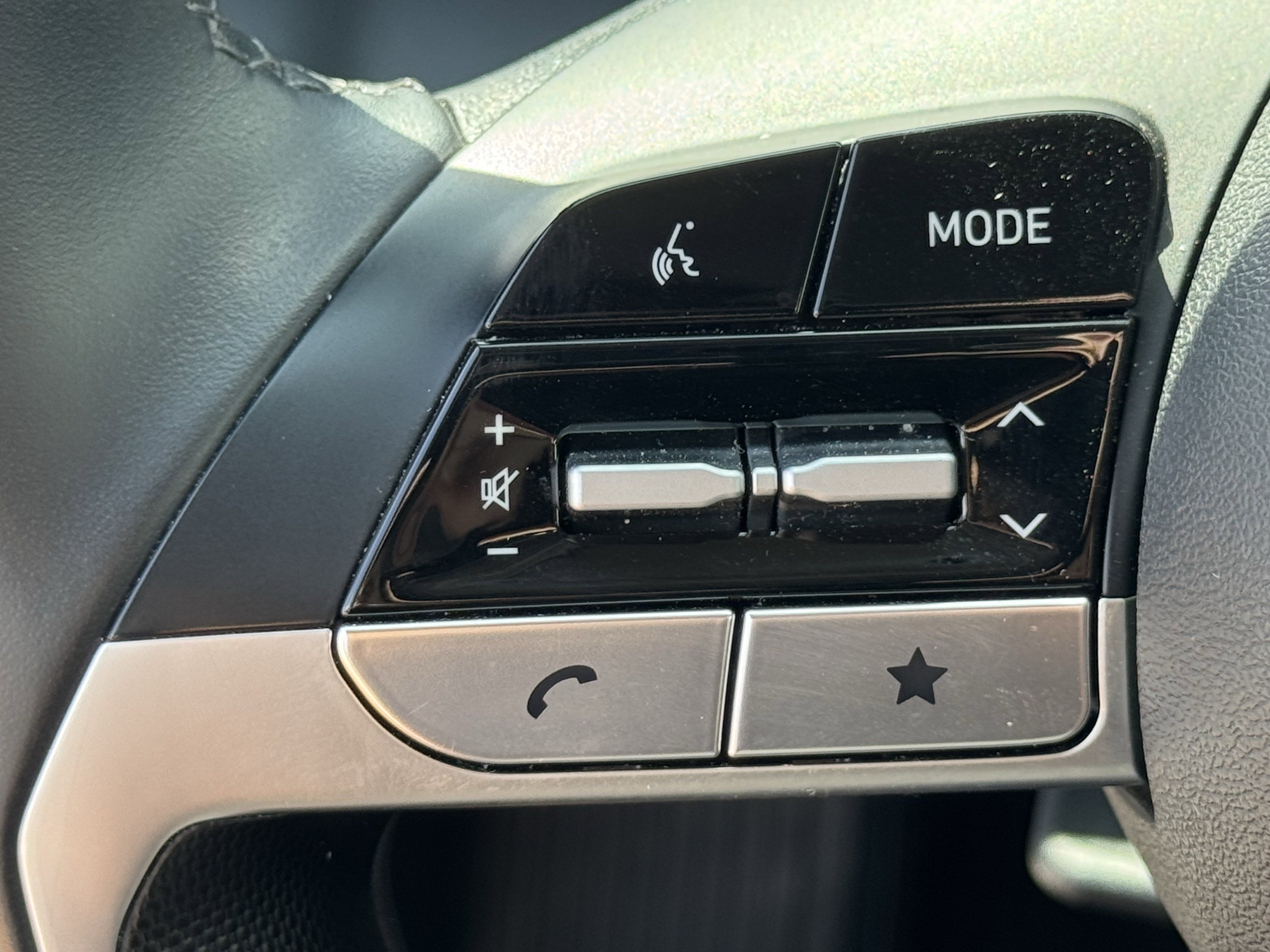 Used 2025 Hyundai Elantra SEL FWD image 25