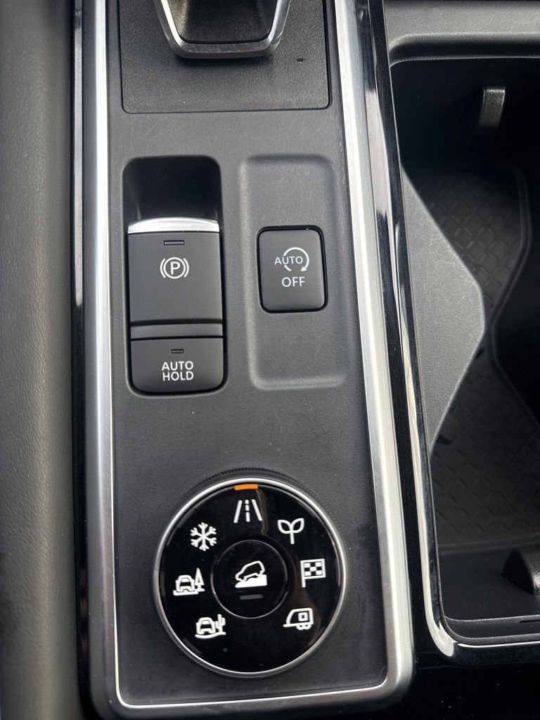 Used 2024 Nissan Pathfinder SV image 31