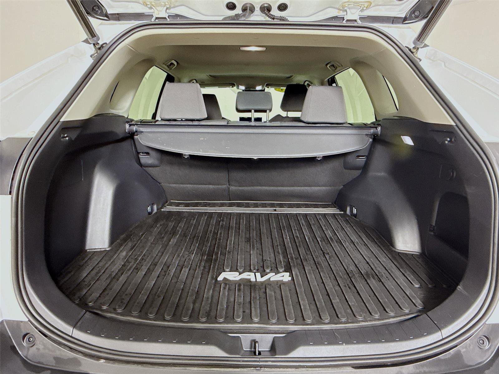 Used 2023 Toyota RAV4 XLE w/ Convenience Package image 26