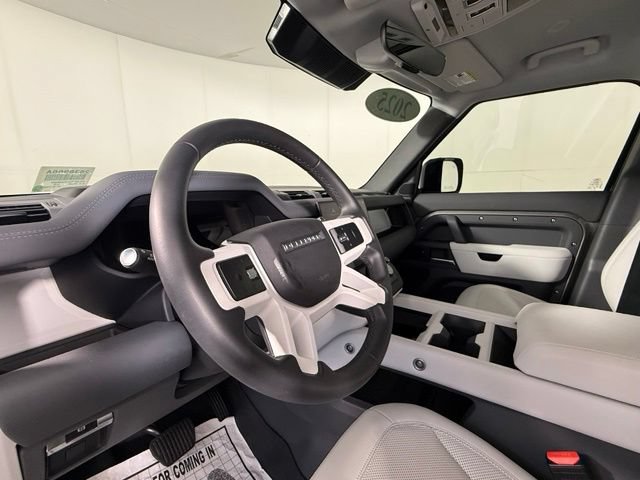 Used 2025 Land Rover Defender 110 X-Dynamic SE AWD/4WD image 13