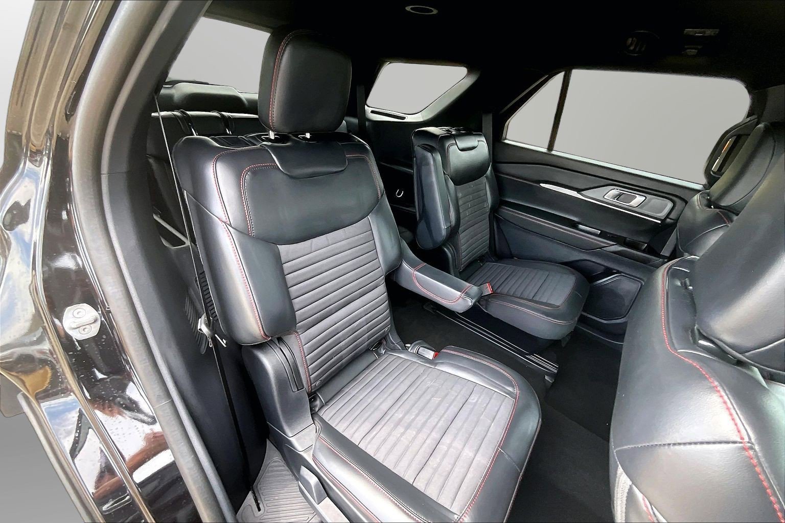 Used 2025 Ford Explorer ST-Line AWD/4WD image 17