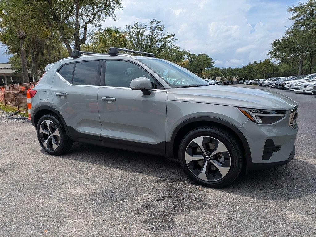Used 2025 Volvo XC40 B5 Core w/ Protection Package Premier AWD/4WD image 2