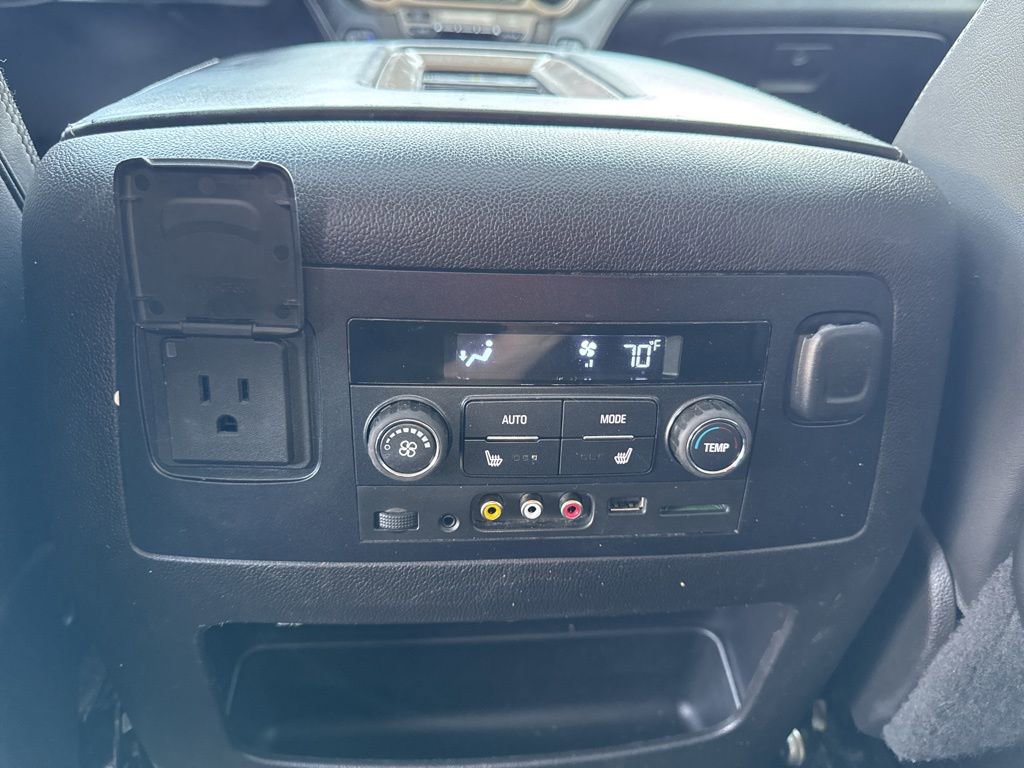 Used 2015 GMC Yukon Denali w/ Premium Package image 35